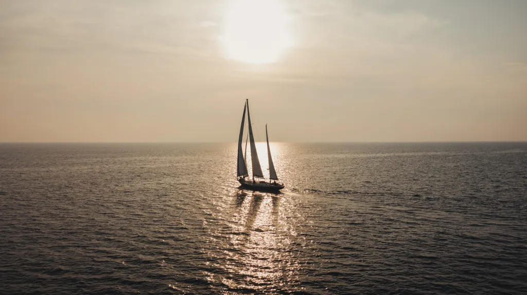 Swan 65 - Blue Magic into the sun