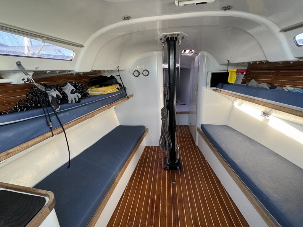 Mills 39 - Zero II - Interior 2 berths