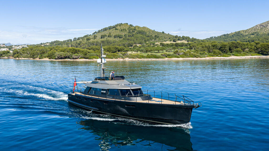 NED 70 Zee Draak on the water 5