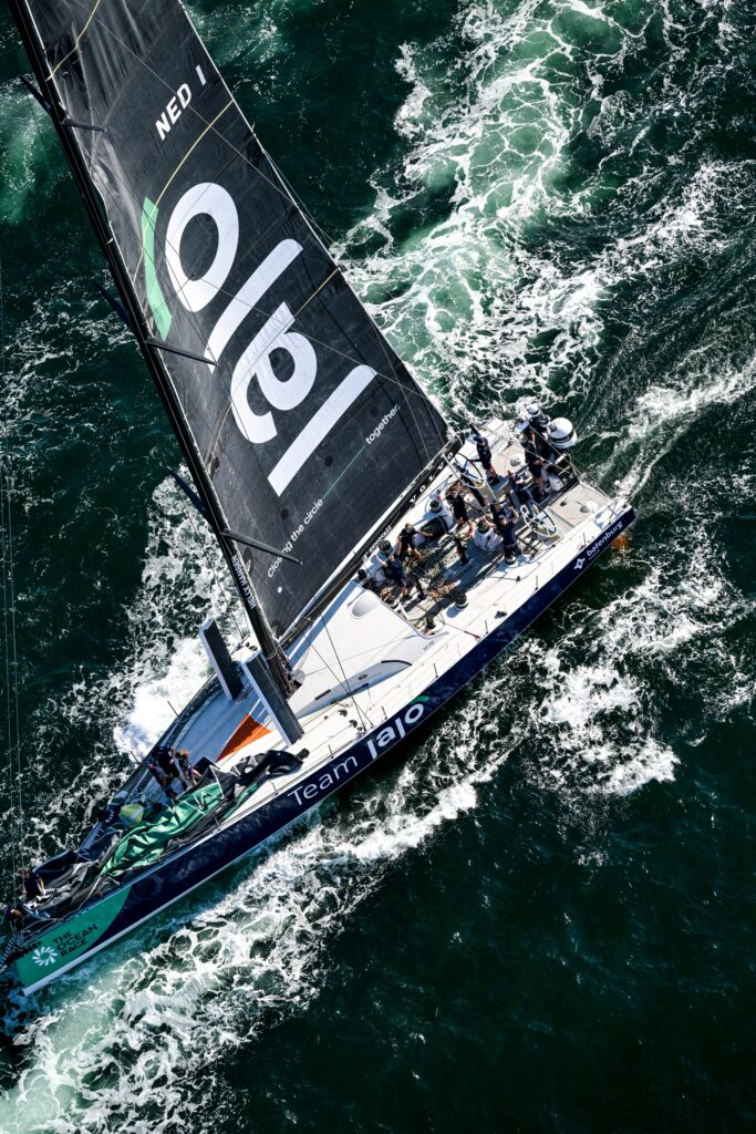 Volvo Ocean 65 - Jajo - Ariel port tack