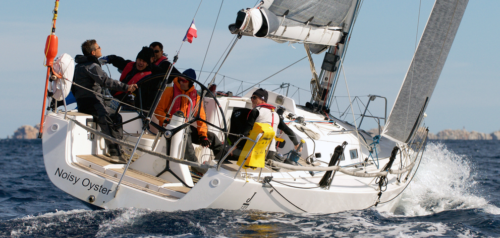 J122 – Noisy Oyster - stern shot reefed