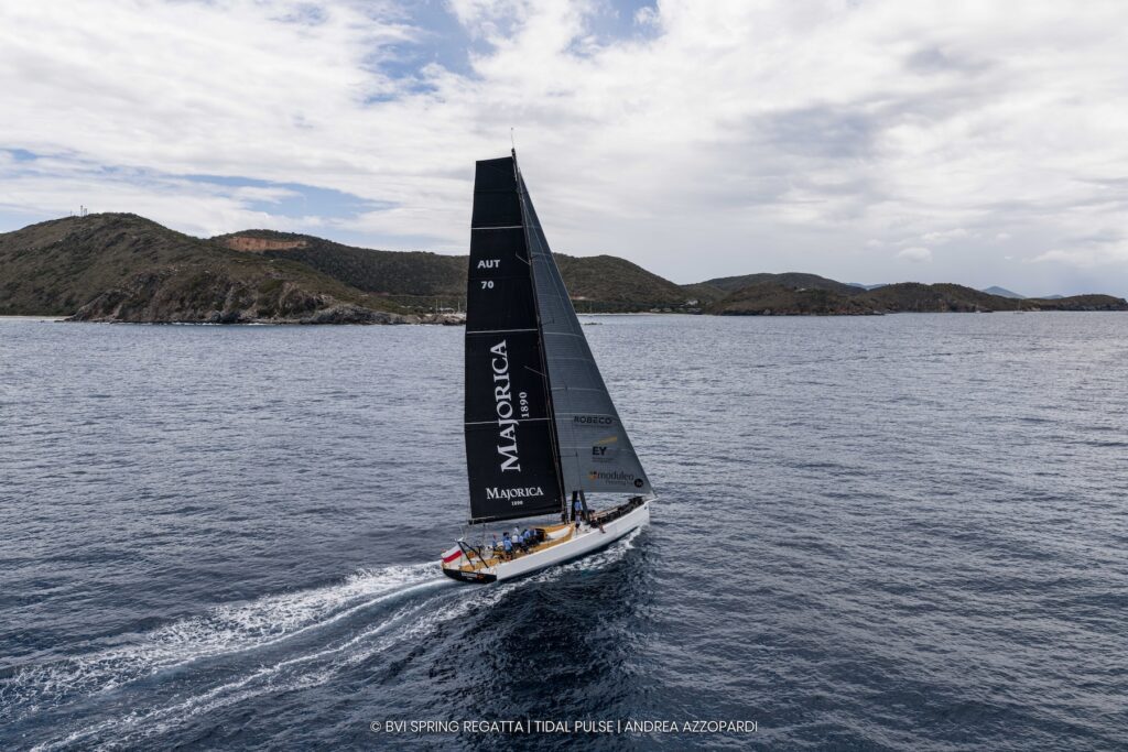 Volvo Ocean 70 - Cockatoo