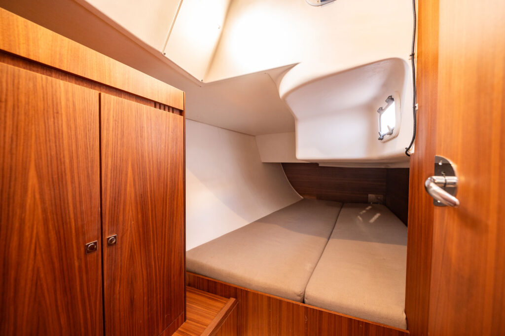 J112e - Be Free - Cabin