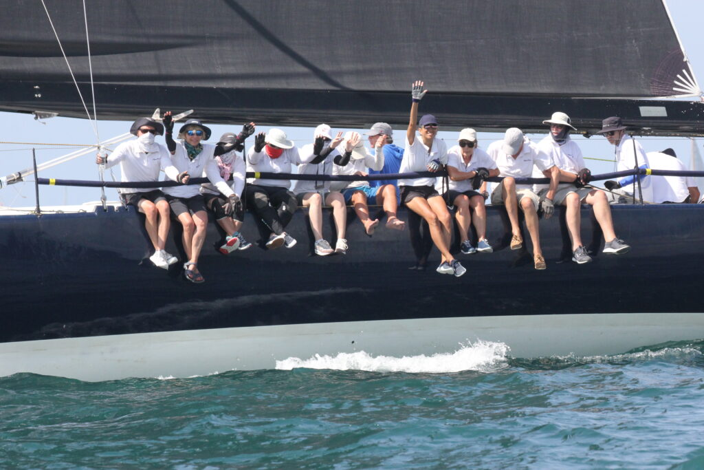 Aftershock - Crew on the Rail (Scott Murray - Sea Yachting)