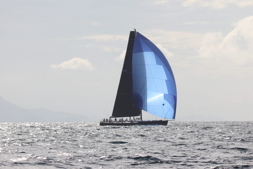 Aftershock - Spinnaker Up (Scott Murray - Sea Yachting)